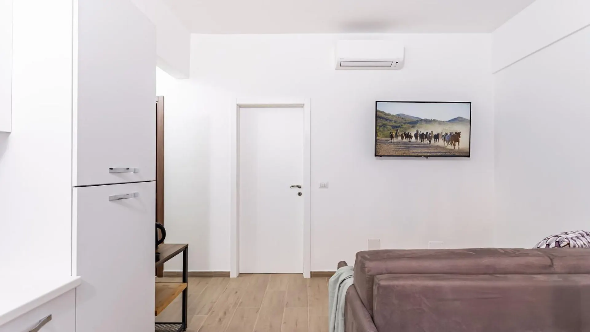 Ares&Athena Home - Pavia City - By Host4U Itálie