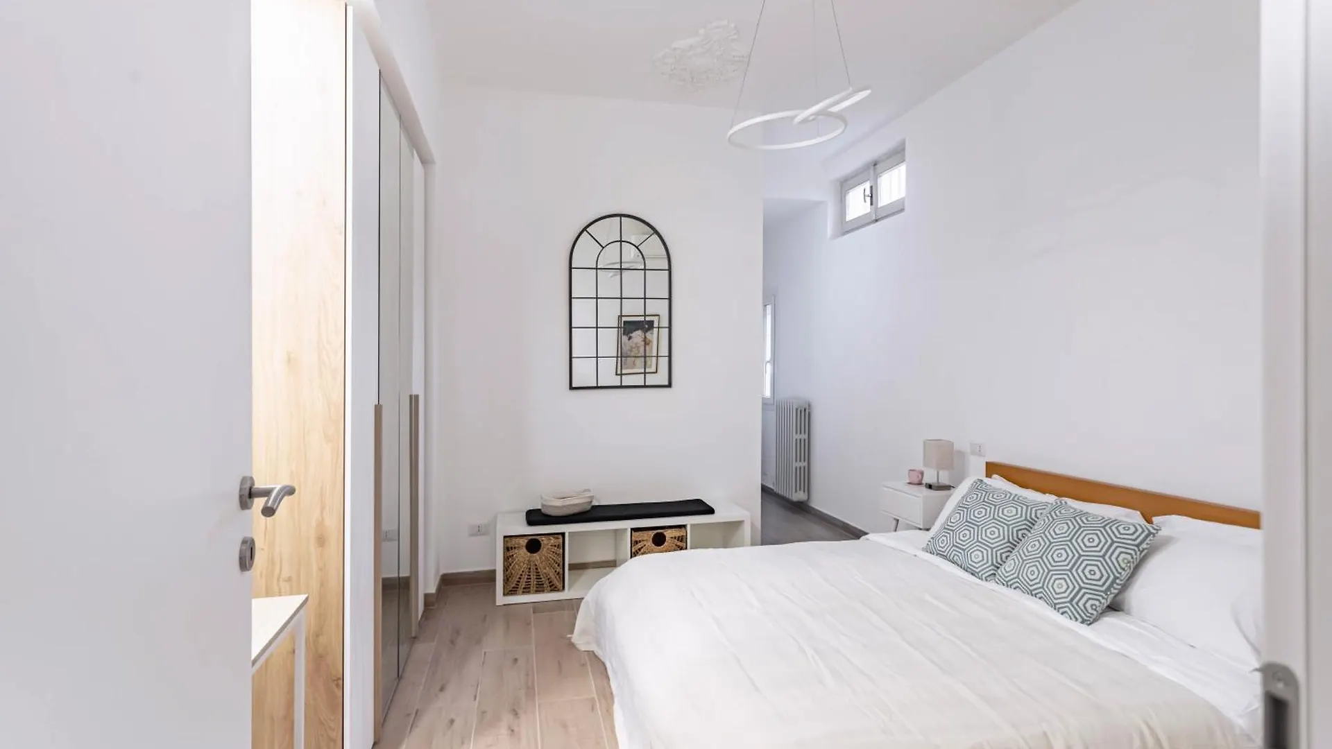 Ares&Athena Home - Pavia City - By Host4U Apartmán