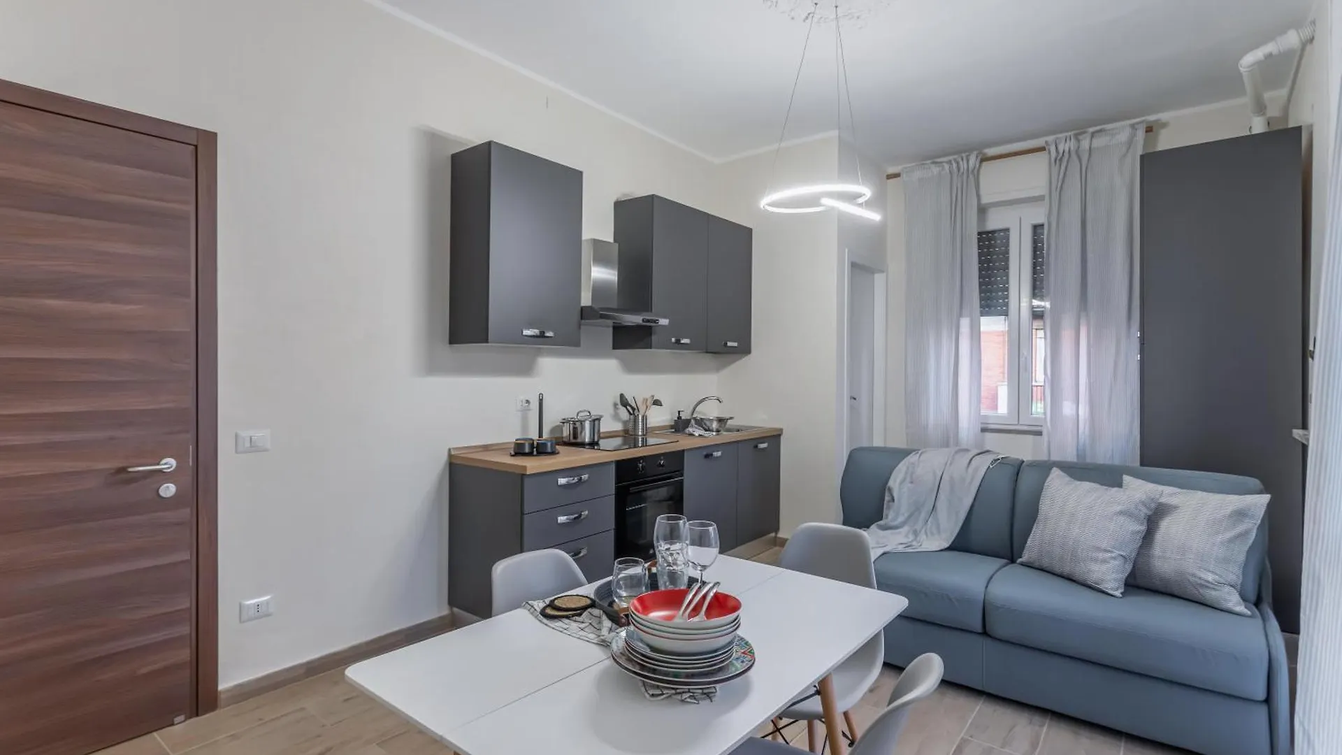 Ares&Athena Home - Pavia City - By Host4U 0*,  Itálie