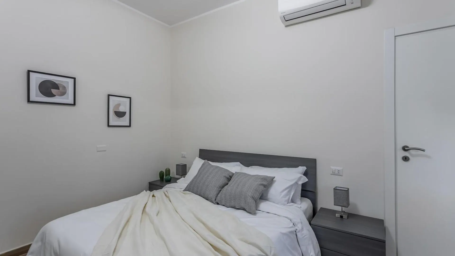 Apartmán Ares&Athena Home - Pavia City - By Host4U Itálie
