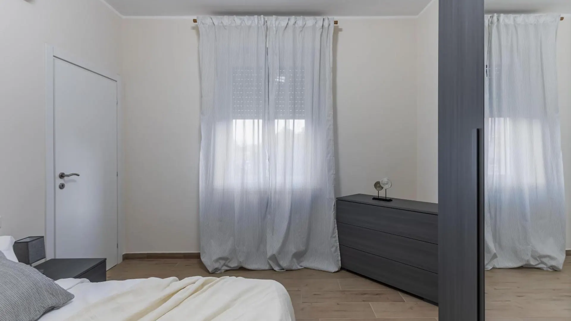 Ares&Athena Home - Pavia City - By Host4U