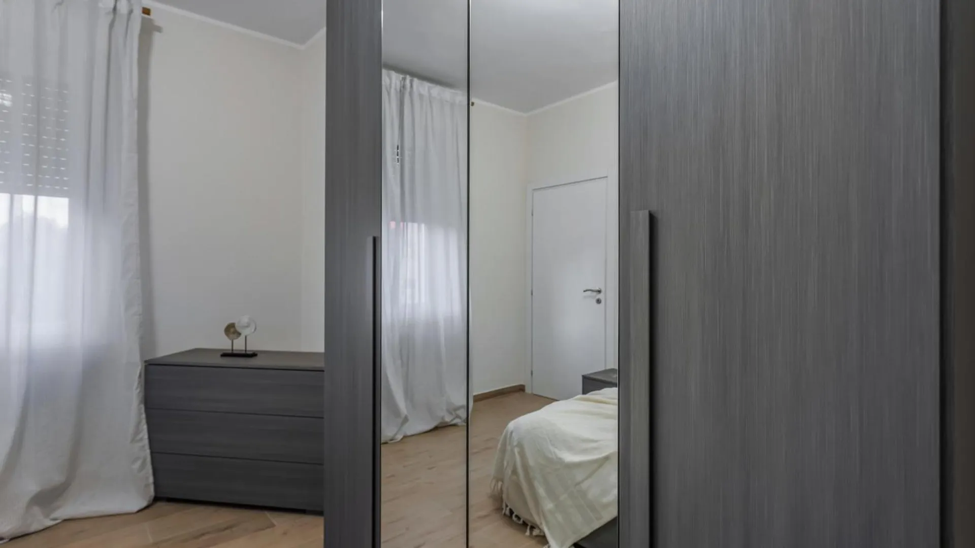 Ares&Athena Home - Pavia City - By Host4U Itálie